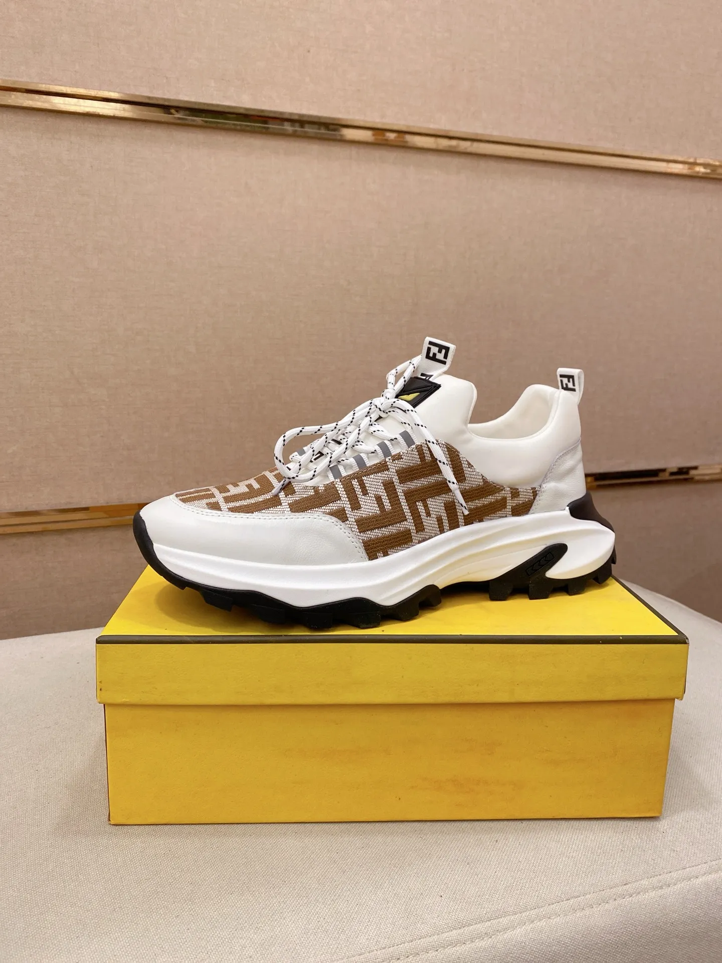 Men's shoes 💰 462💰 (fendi) New style 👊🏻 upper 🇮🇹 imported cowhide fabric 🇩🇪 lining imported sheepskin lining. The original outsole is molded to highlight the identity of every man, and the upper foot is elegant and stable🚶🏻🚶🏻The high-end custom counters reproduce the original version📯No matter the wind or rain, the shoe last remains unchanged and can withstand the verification of time🔍️,🔵 Size: 38-44